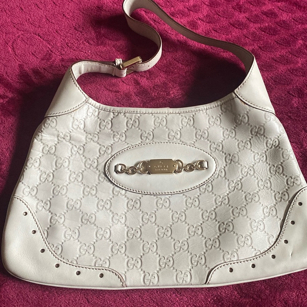 Preloved Authentic Vintage Gucci hobo Bag with gold hardware. Shows its flaws.